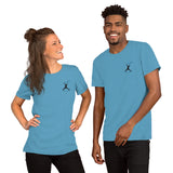 Short-Sleeve Unisex T-Shirt: logo embroidery colors + white ## T-shirt unisexe à manches courtes: couleurs de broderie logo + blanc